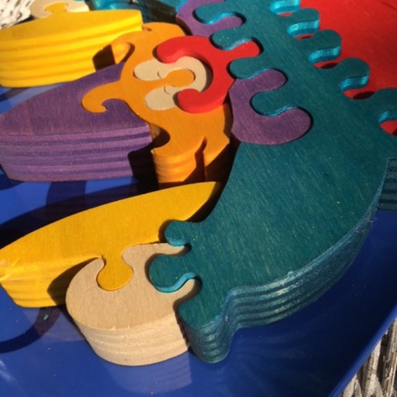 EUC, Hand scrolled & painted, wooden clown puzzle - Picture 6 of 6